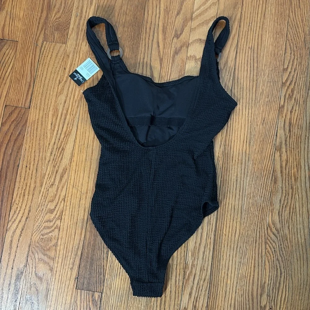 CALIFORNIA WAVES Black Stretch O-Ring Textured One Piece‎ Swimsuit Juniors M NWT
